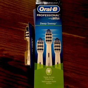 FIVE   Oral-B deep sweep replacement brush heads